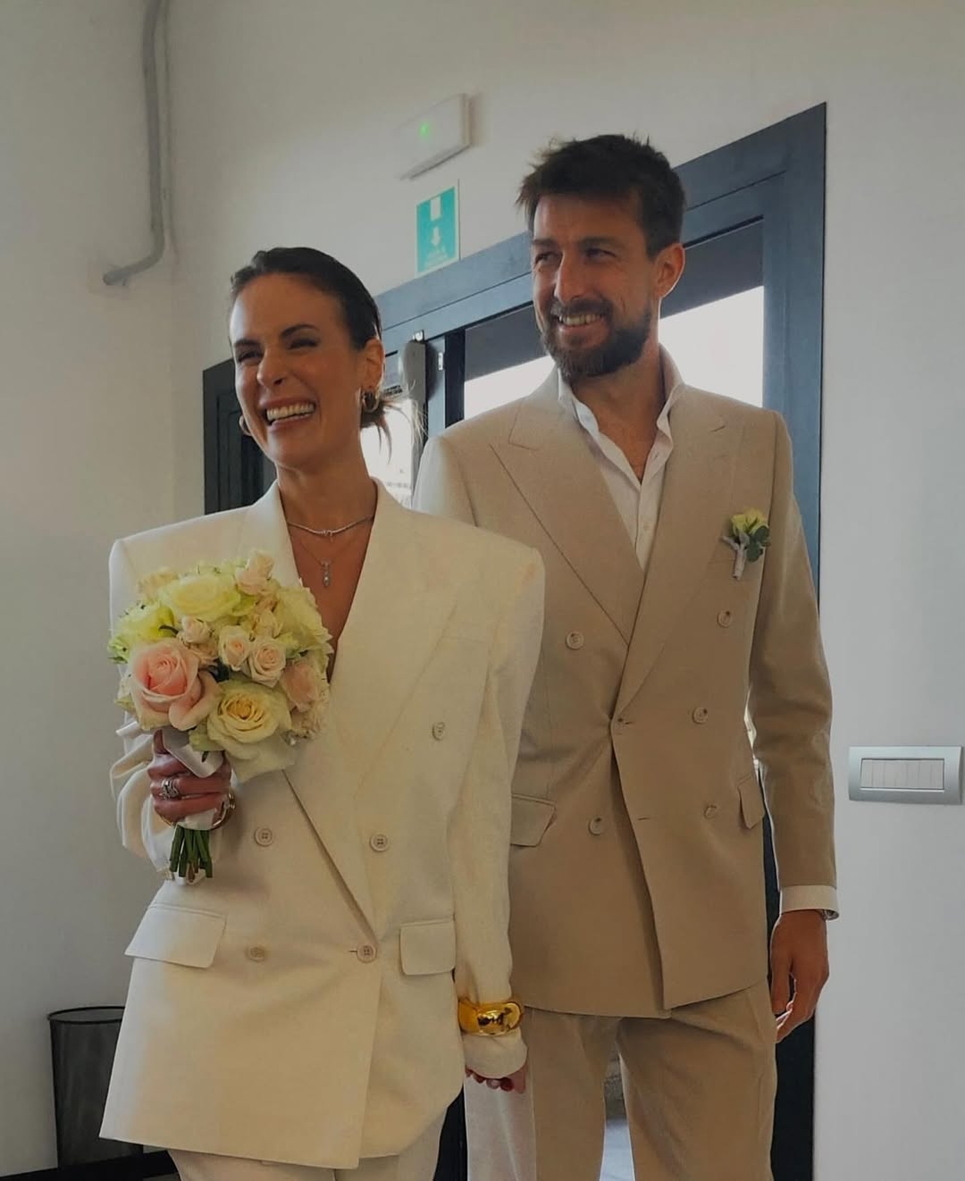 阿切爾比和妻子克勞迪婭舉行婚禮，甜蜜示愛：我會永遠愛你